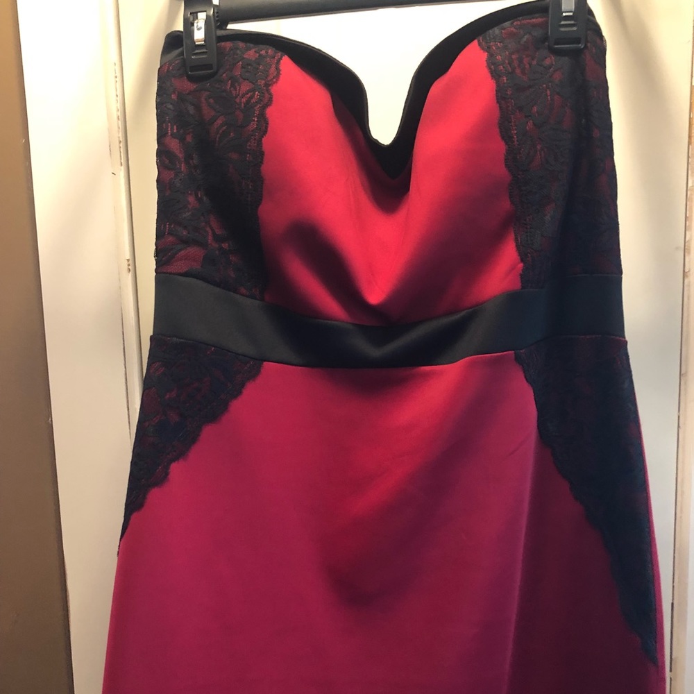 ♦️ 3 for $25 ♦️ Red &lace dress